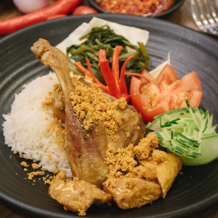 Lalapan Ayam Kampung 