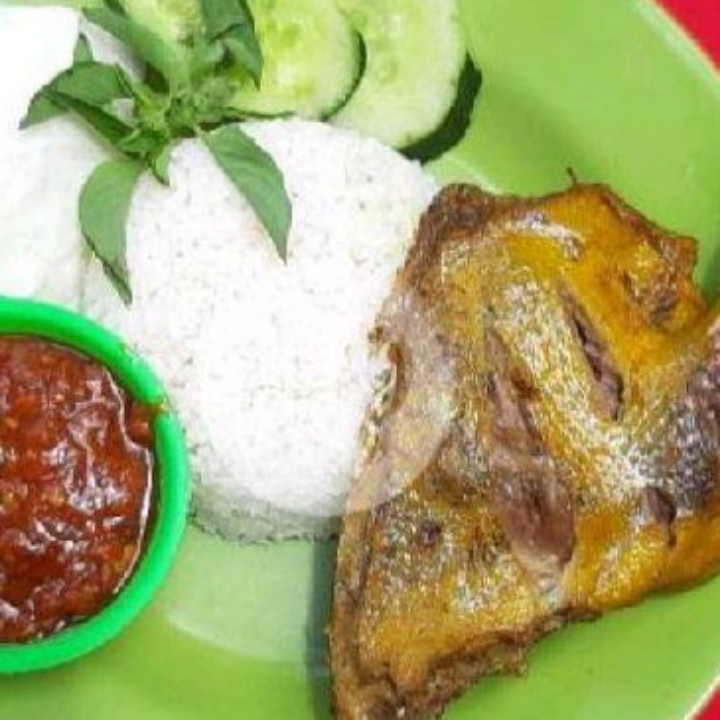 Lalapan Ayam Kampung 