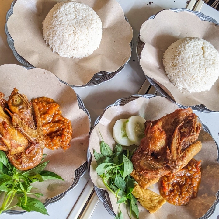 Lalapan Ayam Kampung 