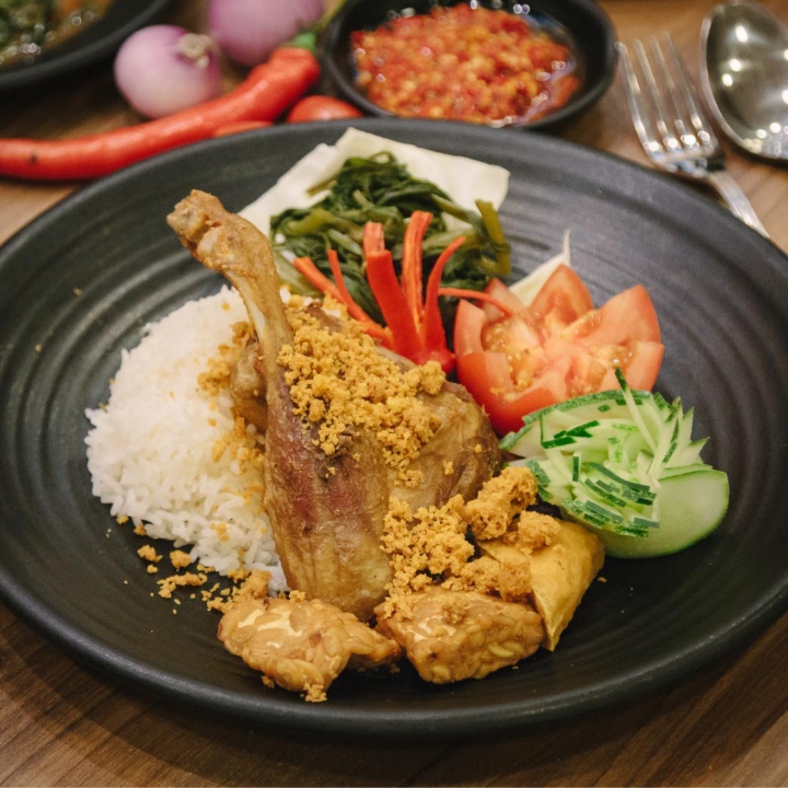 Lalapan Ayam Kampung 