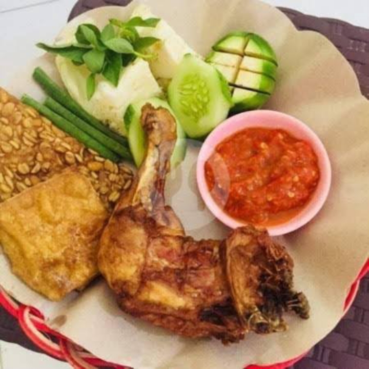 Lalapan Ayam Kampung