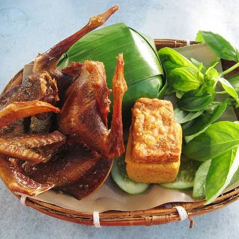 Lalapan Ayam Kampung