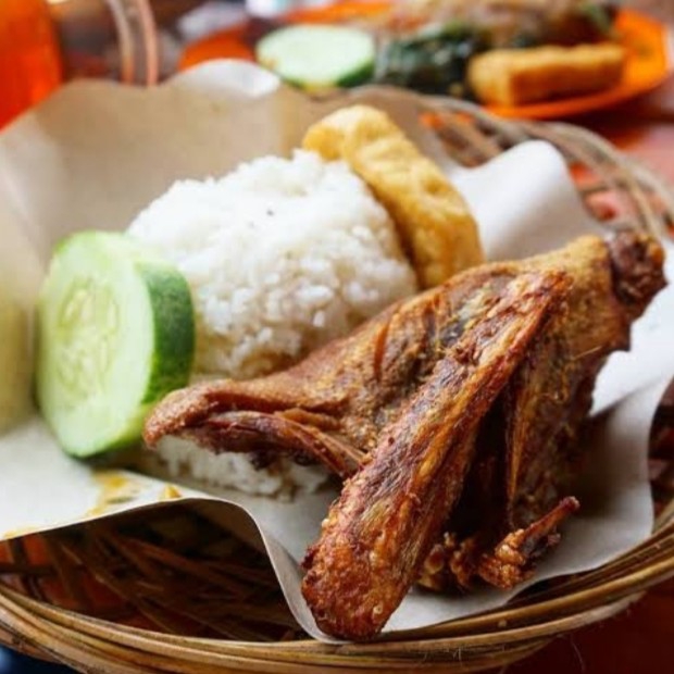 Lalapan Ayam Kampung