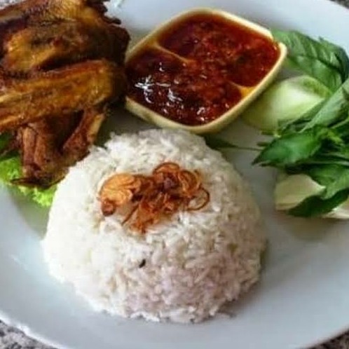 Lalapan Ayam Kampung Goreng