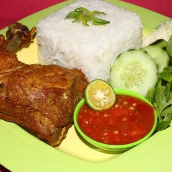 Lalapan Ayam Potong 
