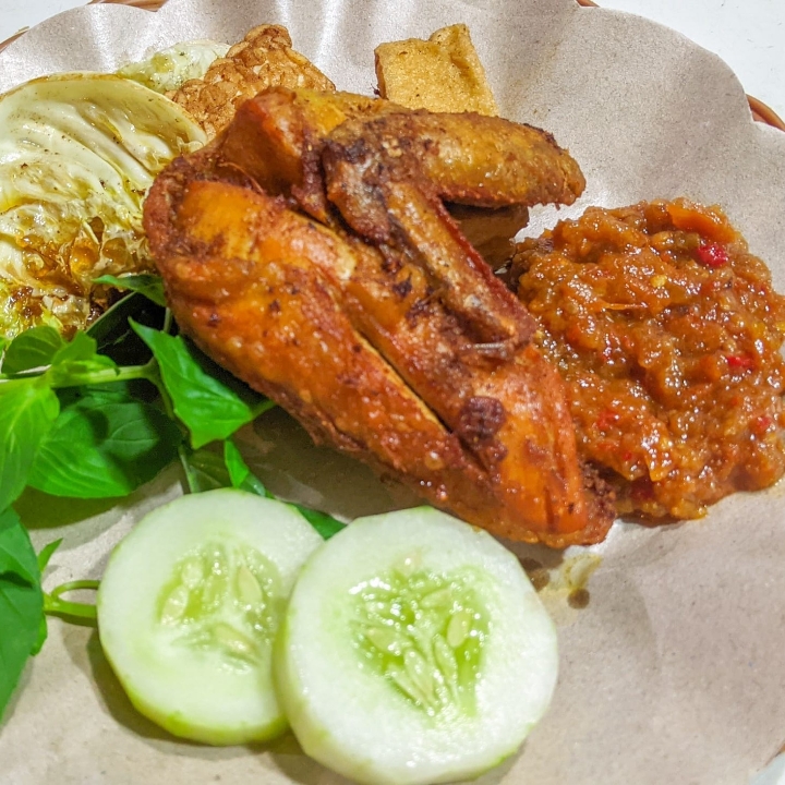 Lalapan Ayam Potong 