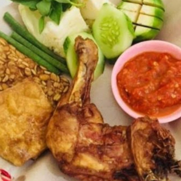 Lalapan Ayam Potong