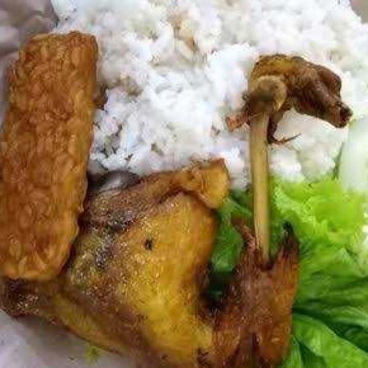 Lalapan Ayam Potong