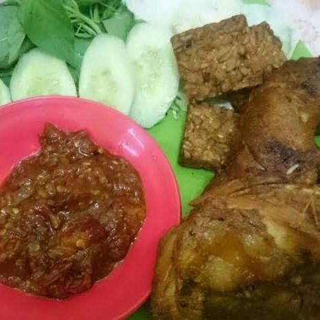 Nasi Lalapan Ayam Potong