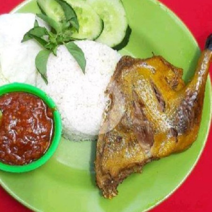 Lalapan Bebek Goreng 