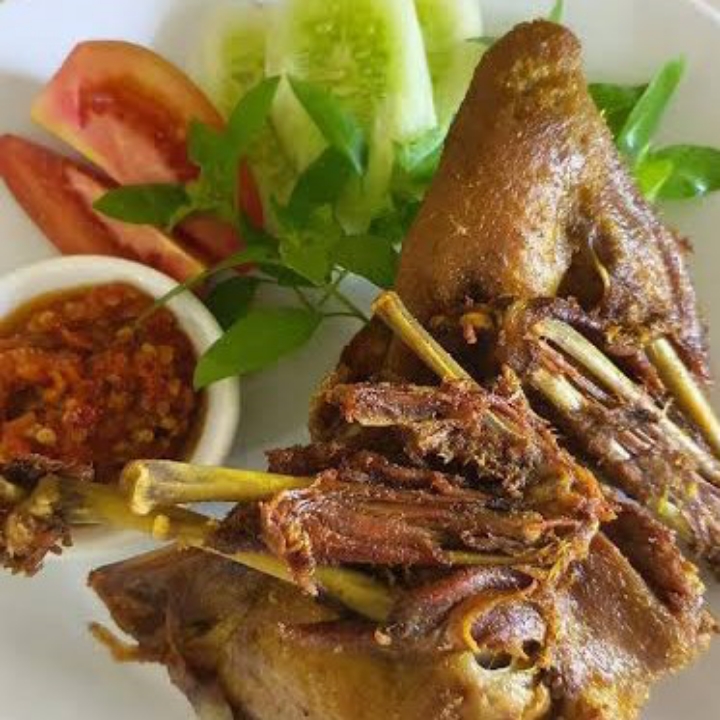 Lalapan Bebek Goreng 