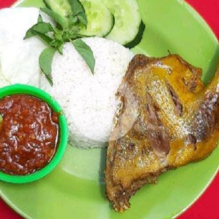 Lalapan Bebek Goreng 