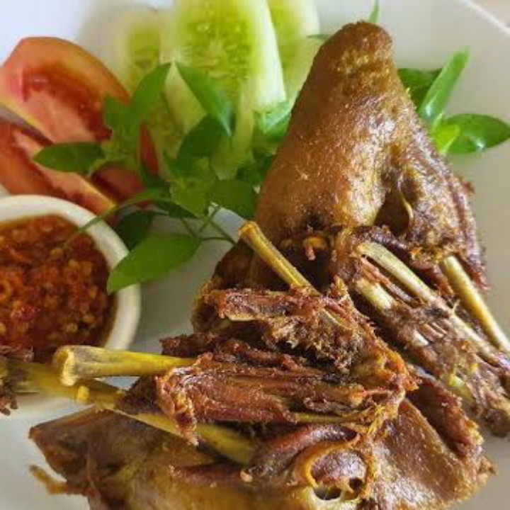 Lalapan Bebek Goreng 