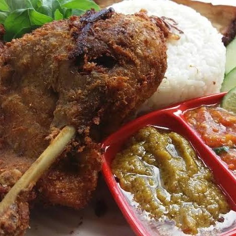 Lalapan Bebek Goreng