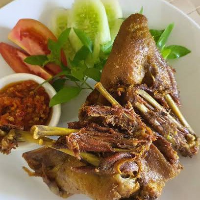 Lalapan Bebek Goreng