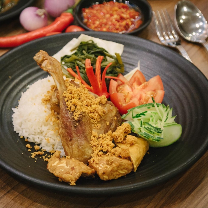 Lalapan Bebek Goreng Sambal Ulek 