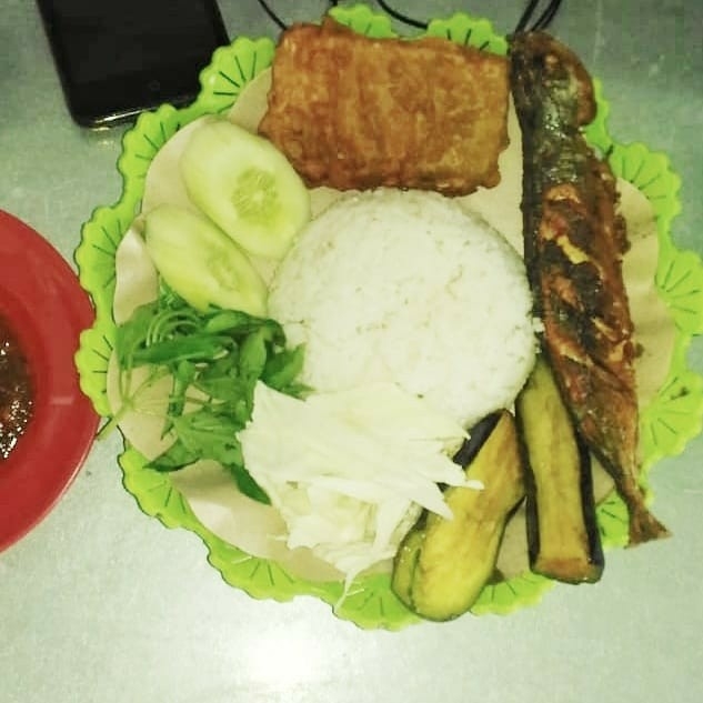 Lalapan Ikan Layang