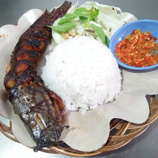 Lalapan Lele Bakar