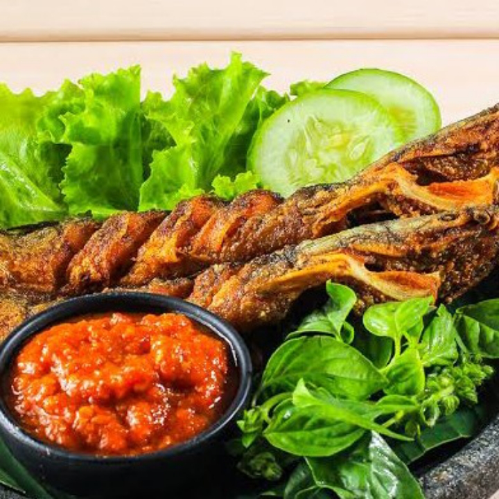 Lalapan Lele Goreng 