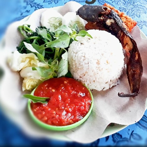 Lalapan Lele Goreng