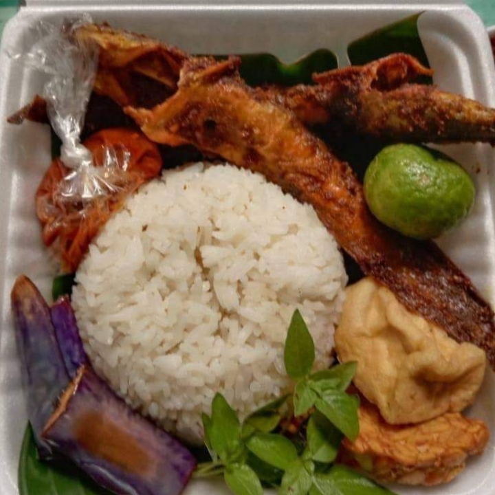 Lalapan Lele Goreng
