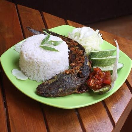 Lalapan Lele Goreng