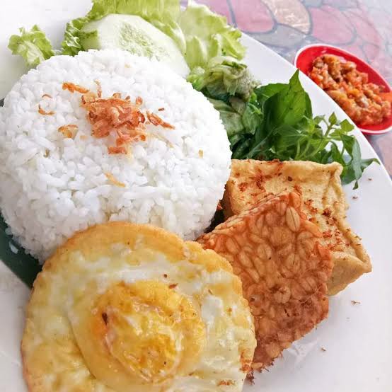 Lalapan Tahu Tempe Telur