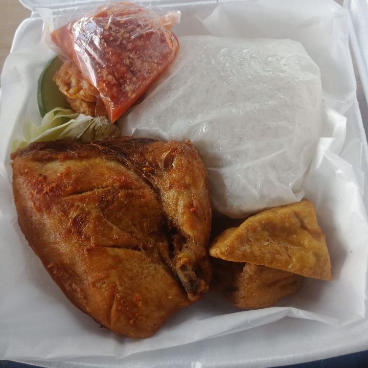 Lalapan ayam