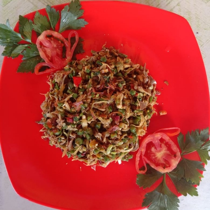Lawar Ayam khas warung makan santi 