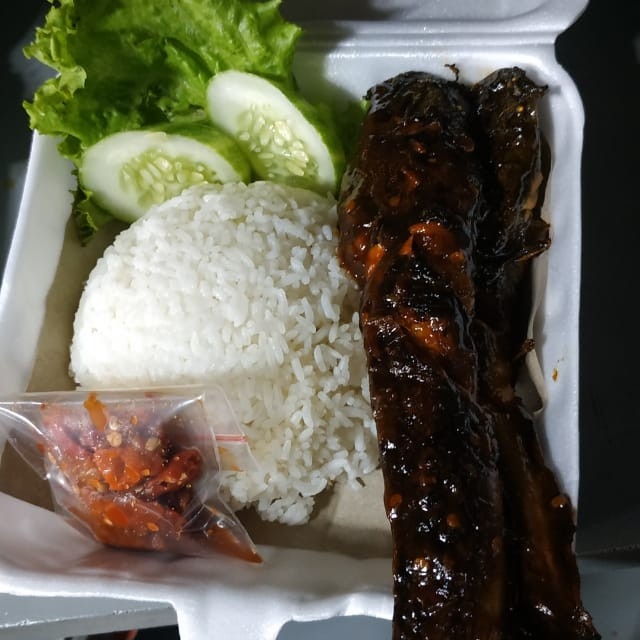 Lele Bakar Balur Plus Nasi