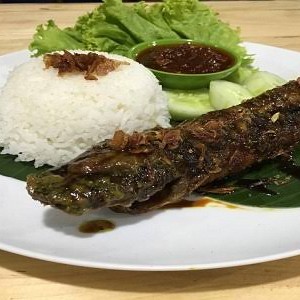 Lele Bakar Dan Nasi