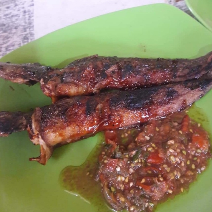 Lele Bakar Tanpa Nasi