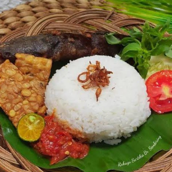 Lele Goreng Komplit