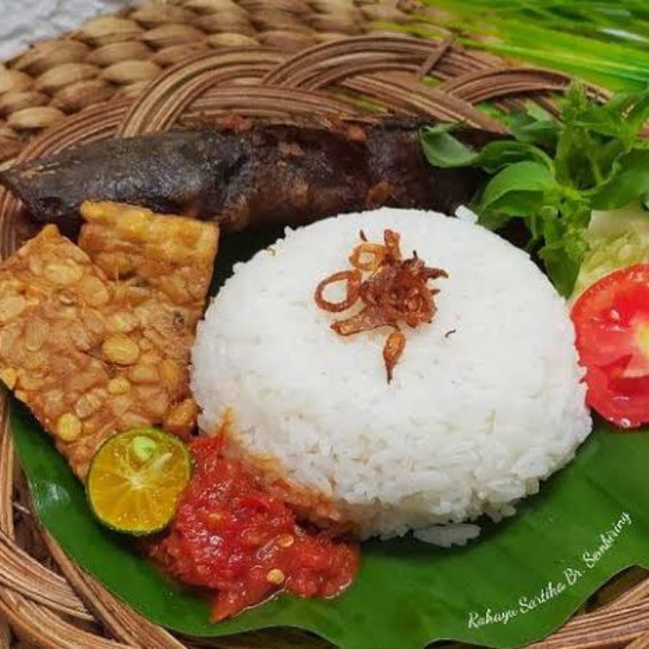Lele Goreng Komplit