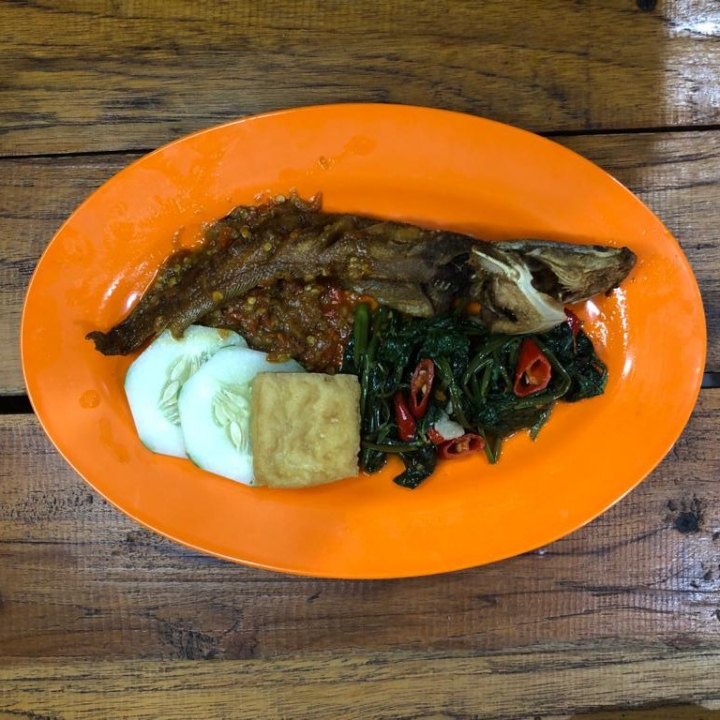 Lele Mengkaes Plus Nasi