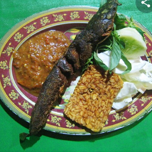 Lele Penyet Komplit