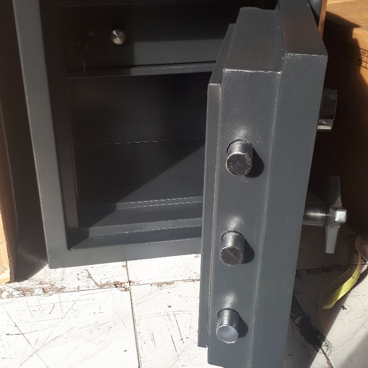 Lemari Besi Brankas Infinity Safe basic 1 4