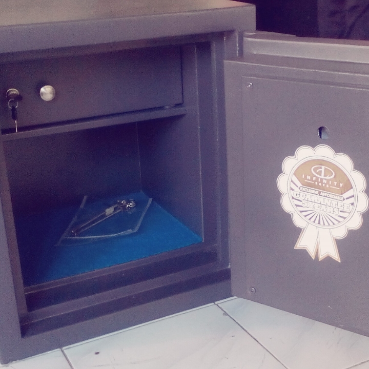 Lemari Besi Brankas Infinity Safe basic 1 5