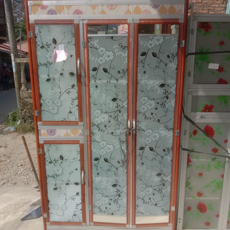Lemari Rak Piring 3 Pintu