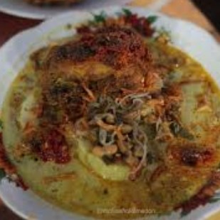 Lontong Daging Rendang