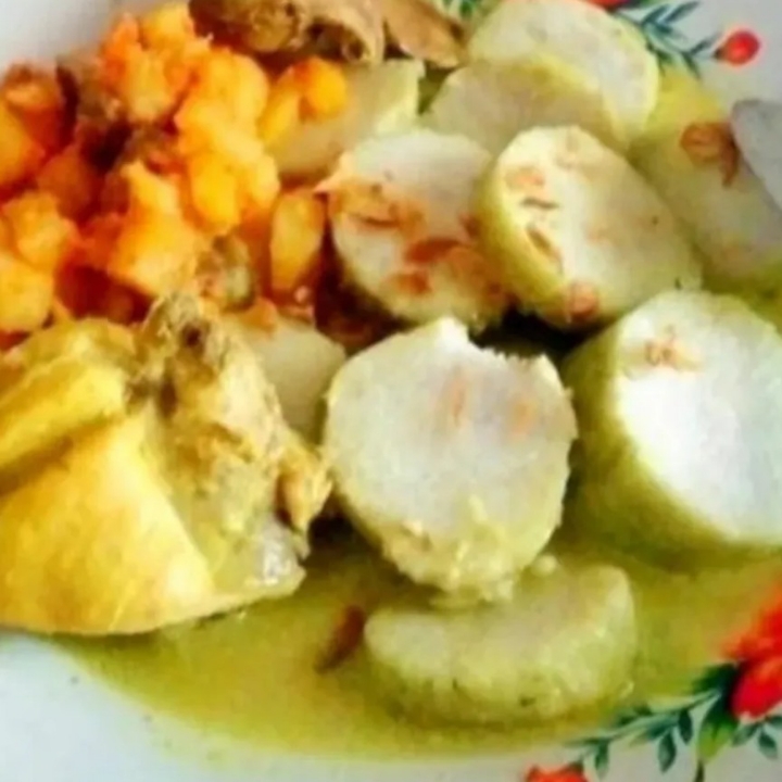 Lontong Opor Ayam Dan Minuman