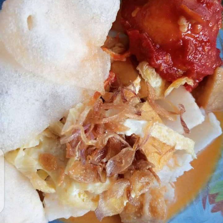 Lontong Sayur Dgn Telor Bulat