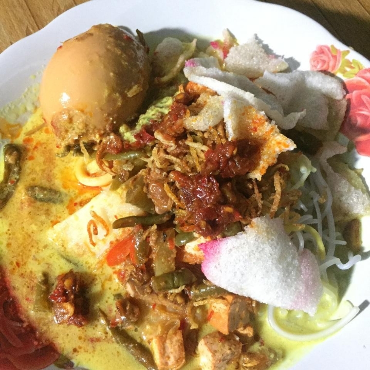 Lontong Telur