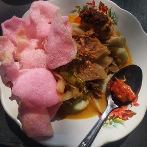 Lontong sayur plus Telur rendang khas Padang