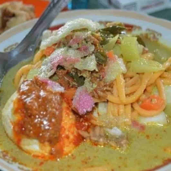 Lontong sayur telur