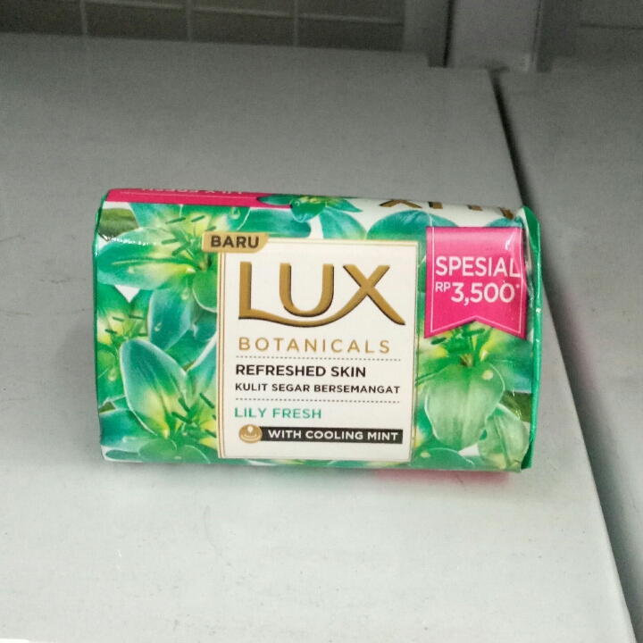 Lux Sabun Batang Lily Fresh