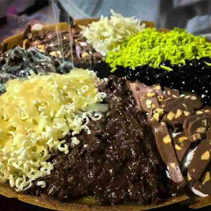 MARTABAK PIZZA 8 TOP