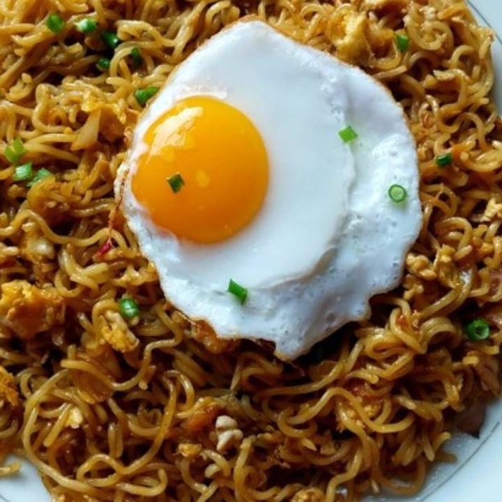 MIE GORENG TELUR