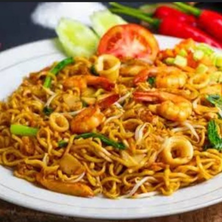 MIE KUNING GORENG SEAFOOD 