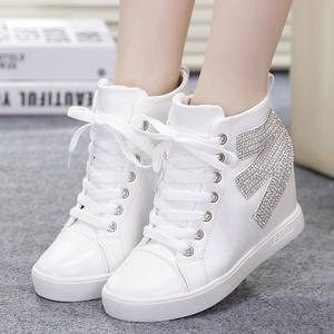 MT15 Sneakers Putih 